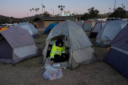 En medio de una crisis humanitaria, la prioridad es evitar que más personas se queden sin techo y garantizar que los afectados por los incendios tengan un lugar donde quedarse mientras se recuperan de la tragedia