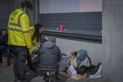 En medio del frío extremo, los equipos de la Red de Atención del Gobierno porteño asistieron este fin de semana a muchas personas