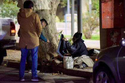 En medio del frío que vive esta provincia del oeste argentino se encendieron las alertas por las personas más vulnerables