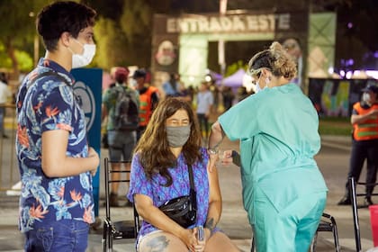 En Mendoza, el 65,1% de la población tiene el esquema completo