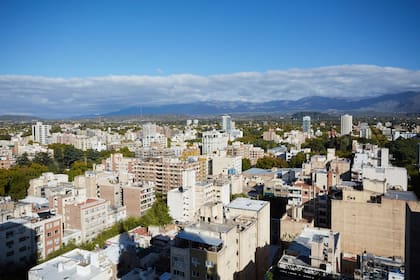En Mendoza se detecta por estos días un 55% menos de niveles de monóxido de carbono. Sin embargo, la disminución de óxido nitrógeno es leve, por el impacto que sigue produciendo el transporte público.