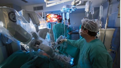 En menos de 24 horas muchas pacientes pueden regresar a sus casas. El costo de internación baja mucho gracias a esta tecnología