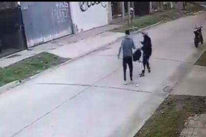 En Merlo, un motochorro asaltó a un joven que se dirigía a la escuela