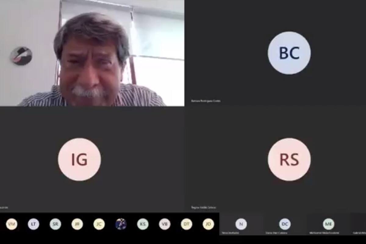 En México un profesor de Derecho le pidió perdón a sus alumnos por su pésima conexión de wi fi y casi rompe en llanto