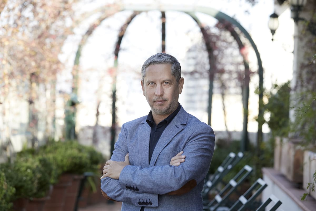 En mi escritura, la razón está atravesada por pasiones humanas”, dice Martínez