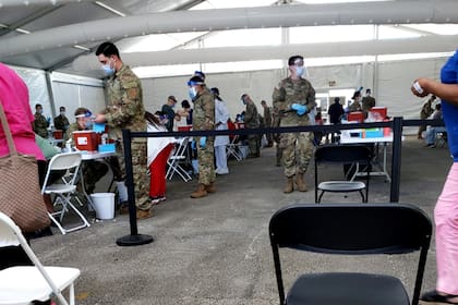 En Miami Dade College, vacuna la FEMA (Agencia Federal de Manejo de Emergencias)