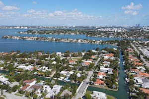 En Miami-Dade se aprobó una reducción al impuesto de vivienda y ahora hay debate sobre su verdadero impacto