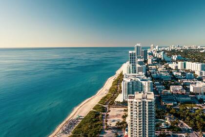En Miami, Florida, el clima casi siempre se siente como en verano, pero no todas las temporadas serían las ideales para viajar y conseguir una buena oferta de vuelo