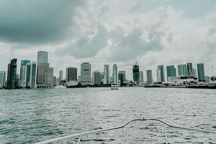 En Miami, las temperaturas mínimas descendieron hasta los 40 grados (4.4 °C) en los condados de Broward y Miami-Dade