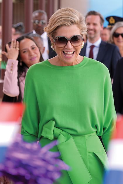 En Miami, Máxima volvió a apostar por el mismo traje de Natan, que lució en 2023 durante el Día del Príncipe. Como se sabe, los colores fuertes son sus favoritos