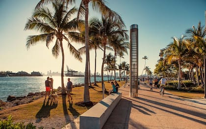 En Miami se prevén máximas en torno a 82 °F (28 °C) y mínimas cerca de 54–66 °F (12–19 °C)