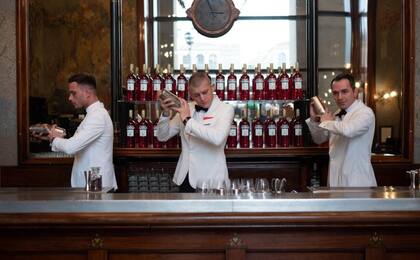 En Milan, el centenario Bar Camparino sigue preparando cocteles como el primer día.