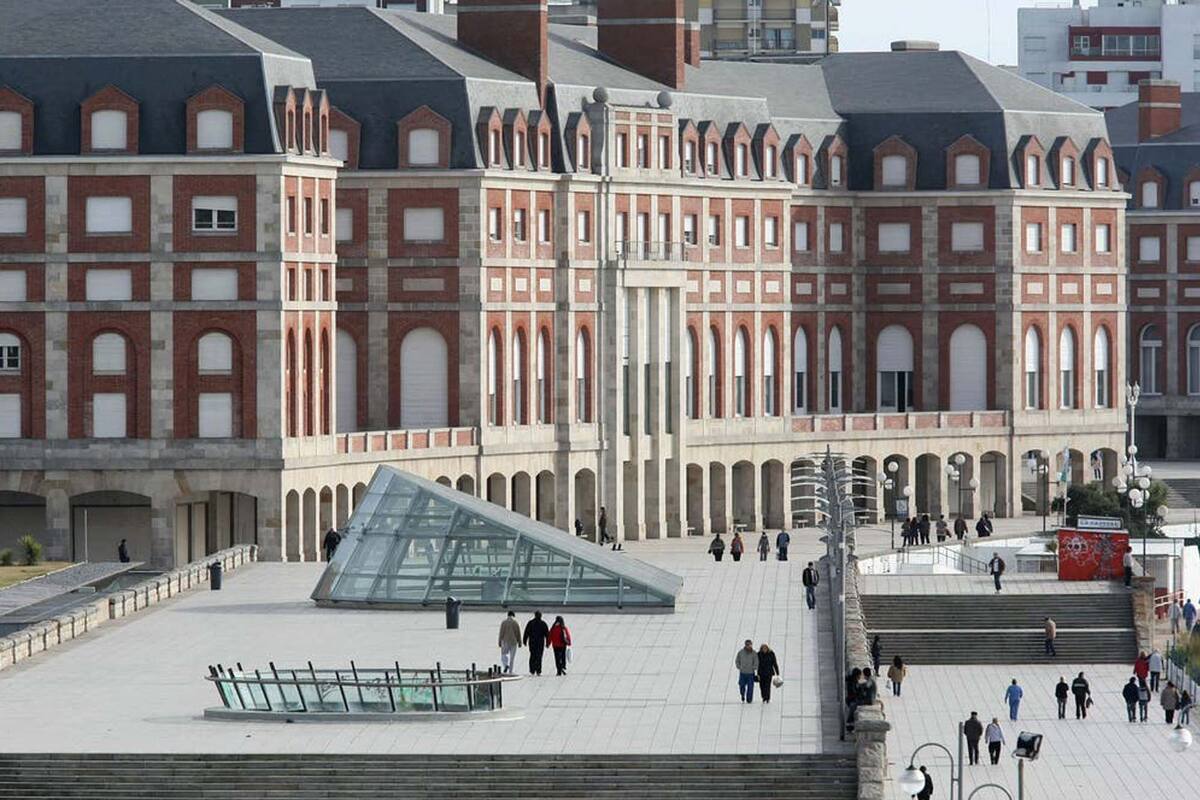 En mismo sentido resolvió la Universidad Nacional de Mar del Plata, que suspendió su actividad –en principio- por una semana, hasta el próximo 25