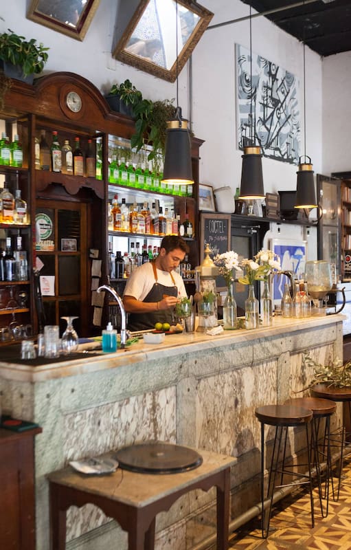En Montevideo Al Sur tienen muy buena coctelería.