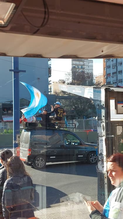 En muchas localidades del país salen a celebrar el triunfo