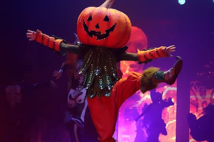 En Mundo Halloween conviven lo macabro y lo festivo, lo antiguo y lo moderno, lo lúgubre y lo lúdico en una atmósfera que evoca la nostalgia, el misterio, y cierta familiaridad con lo sobrenatural