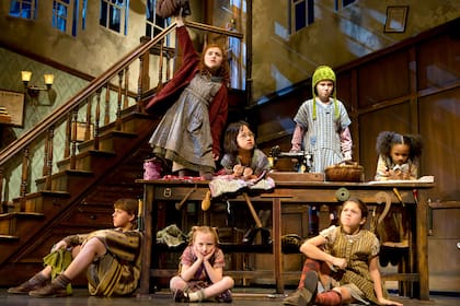 En Navidad llegará la tercera versión fílmica del musical Annie; aquí una escena de la última remake en Broadway