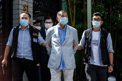 En nombre de la nueva ley de Seguridad Nacional, la policía arresta a Jimmy Lai, dueño del diario Apple Daily