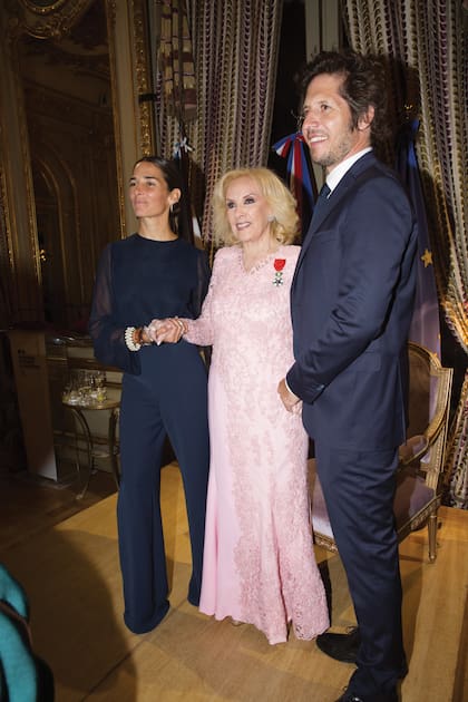 En noviembre de 2022 el gobierno francés distinguió a Mirtha Legrand con la prestigiosa Legión de Honor en una ceremonia celebrada en la embajada de Francia. La diva estuvo acompañada por su familia y Agustín Goldenhorn, entonces pareja de su nieta, fue de la partida.