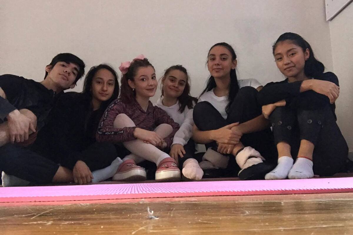 En Nueva York, un grupo de chicos argentinos espera volver al país