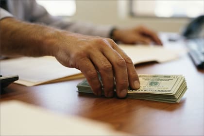 En Nueva York, un programa ofrece entre entre US$125 mil y US$395 mil en asistencia financiera y técnica a municipios y organizaciones sin fines de lucro para apoyar a los propietarios
