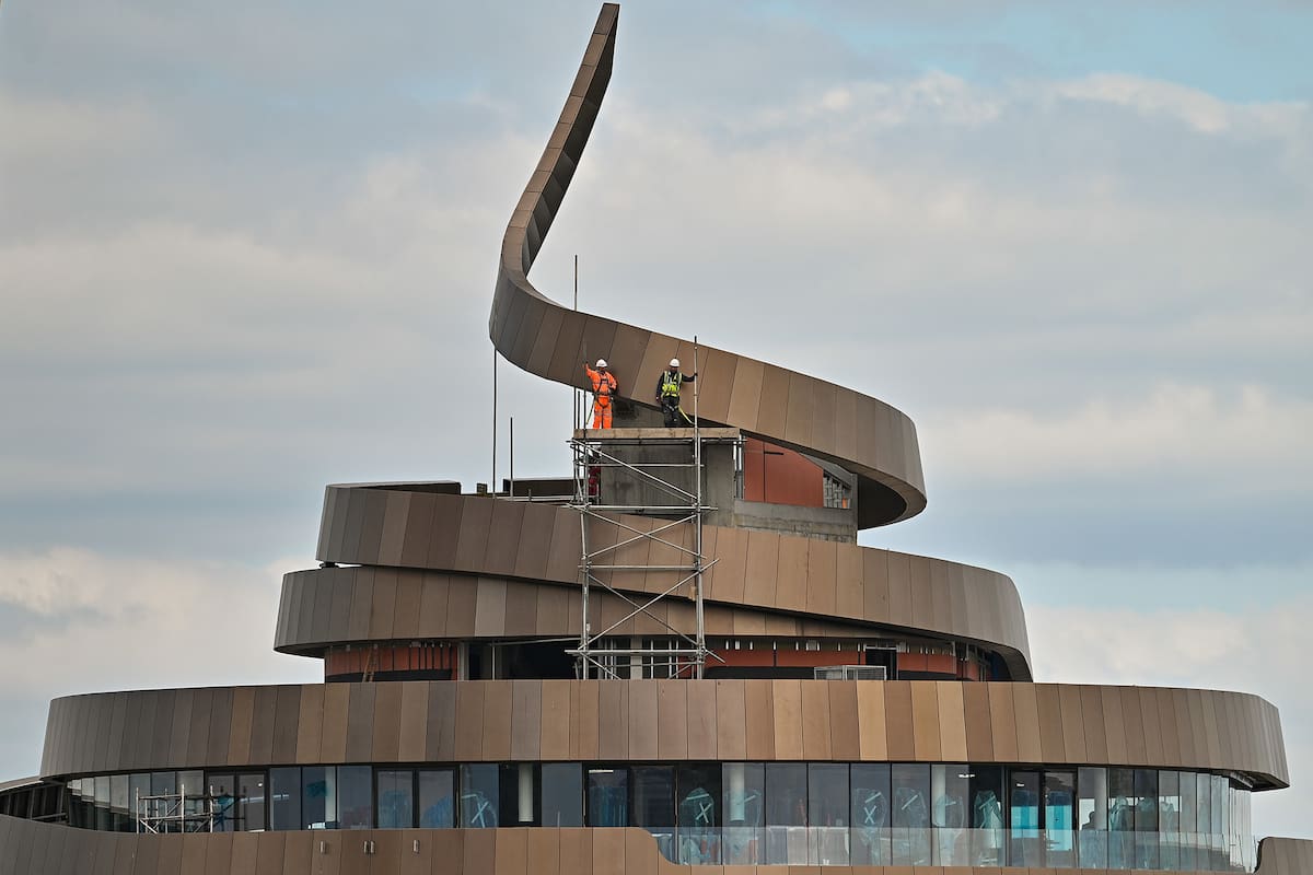 En obra, el hotel de lujo de la cadena W Hotels es criticado por su apariencia