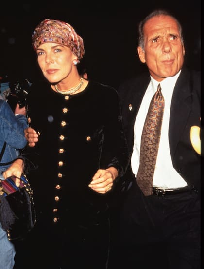 En octubre de 1996, Carolina voló a Nueva York para participar de la gala anual de la Princess Grace Foundation. Fue su segunda aparición pública desde que se publicaron las fotos de OGGI que la mostraban pelada. Antes, había participado en una misa por el 14° aniversario de la muerte de su madre, Grace Kelly en Montecarlo.