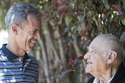 En octubre de 2016, durante una entrevista con LA NACION, toda una imagen del fuerte vínculo de Daniel Orsanic con su padre, Branko, quien falleció este martes, a los 91 años.