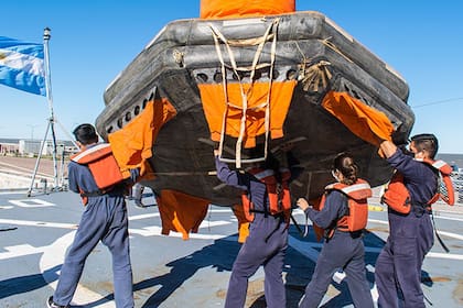 En octubre de 2020, la dotación del ´buque Heroína realizó actividades de "abandono y supervivencia" en la Base Naval de Puerto Belgrano