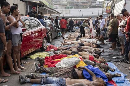 En octubre de 2025, se llevó a cabo una operación policial masiva contra el grupo criminal Comando Vermelho en las favelas Complexo do Alemão y Penha de Río de Janeiro.