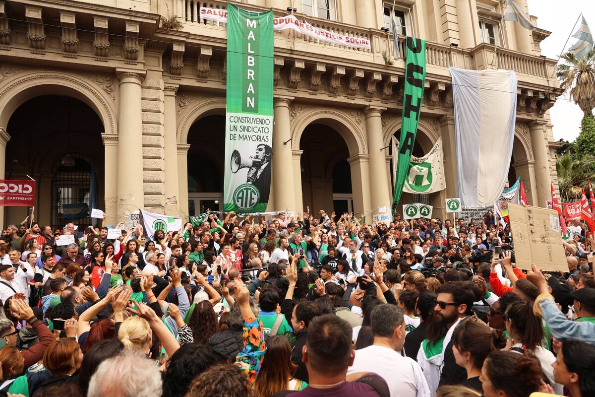 En octubre pasado, el Gobierno anunció un plan de reestructuración del Hospital Laura Bonaparte, que generó una fuerte reacción de sus trabajadores y de los gremios estatales