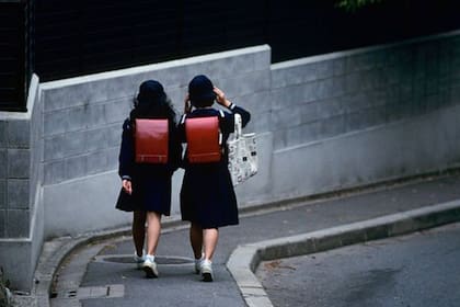 Tomoe Morihashi, de 12 años, se queja de las rígidas normas que los alumnos deben seguir en las escuelas japonesas