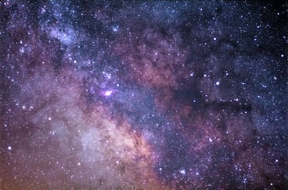 En octubre se podrán observar varios eventos astronómicos en el cielo a simple vista (Unsplash/Jeremy Thomas)