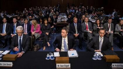 En octubre, varios representantes de Facebook, Twitter y Google fueron llamados a participar en una audiencia del Senado de EE.UU. sobre la desinformación en Internet