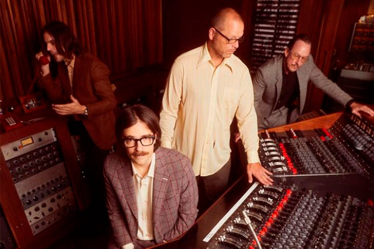 En OK Human, Weezer recurre al barroquismo de The Beach Boys