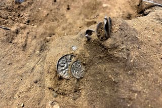 Descubren en Dinamarca dos tesoros vikingos ocultos desde hace más de 1000 años