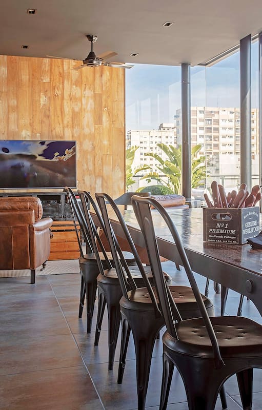 En Palermo Viejo, el Estudio Abramzon creó el edificio Pont Bleu, que cautivó a estos tres vecinos con terrazas amplias para disfrutar todo el año y gloriosas vistas de la ciudad.