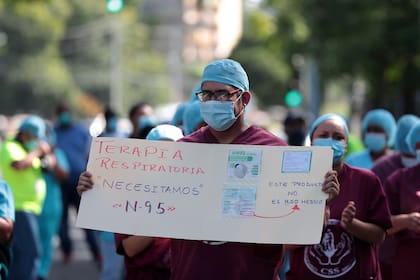 En Panamá, los médicos han protestado por la falta de insumos médicos y por las malas condiciones de trabajo por la pandemia. Crédito: La Estrella de Panamá