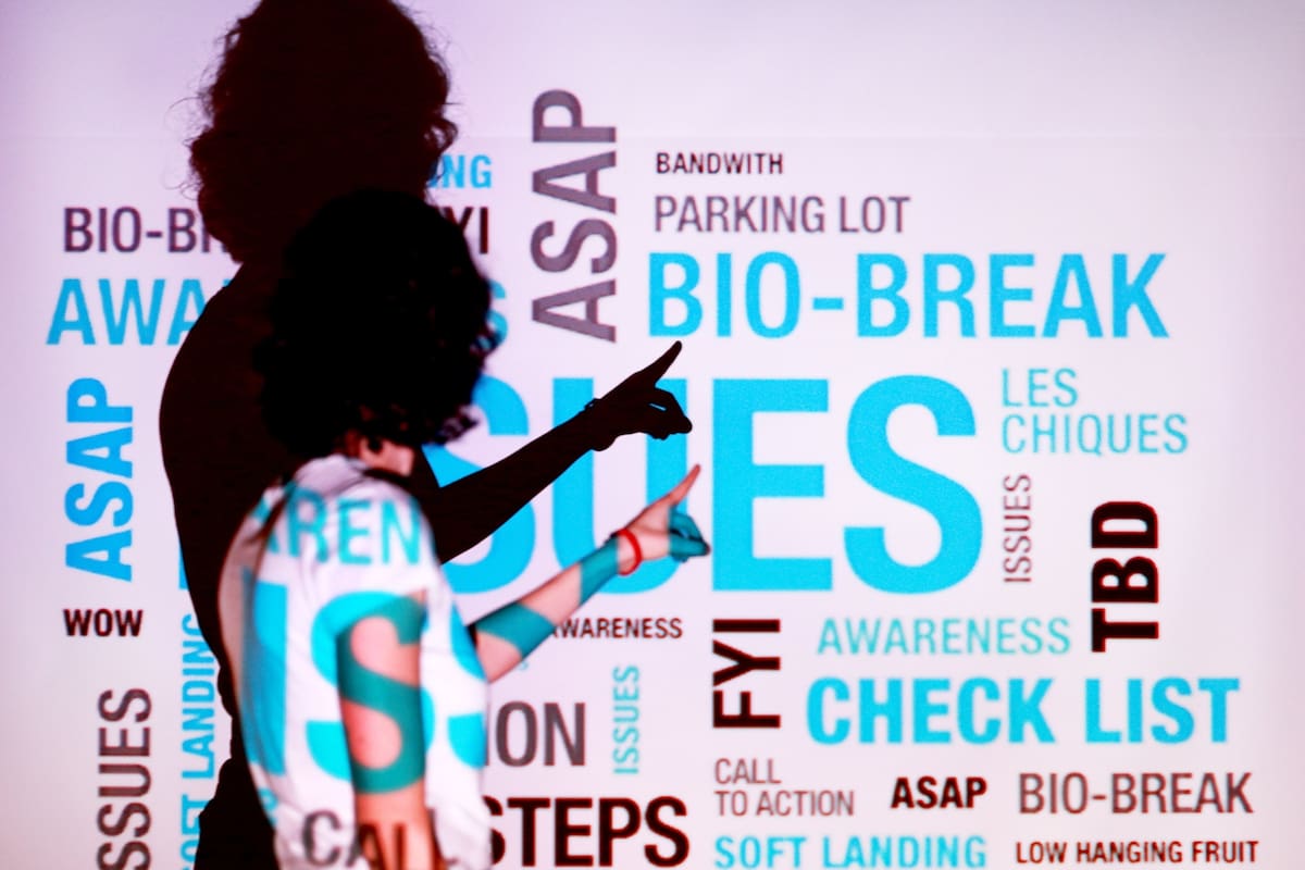 En paralelo al avance del lenguaje inclusivo, otro idioma conquista la conversación del ámbito laboral