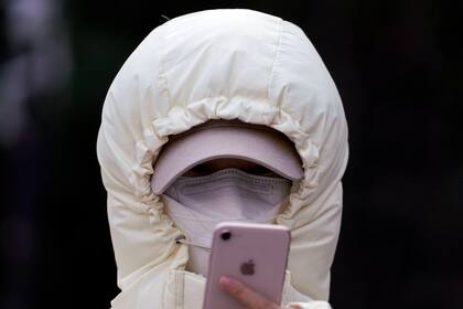 En paralelo, varias compañías aéreas suspendieron sus vuelos para evitar la propagación del virus