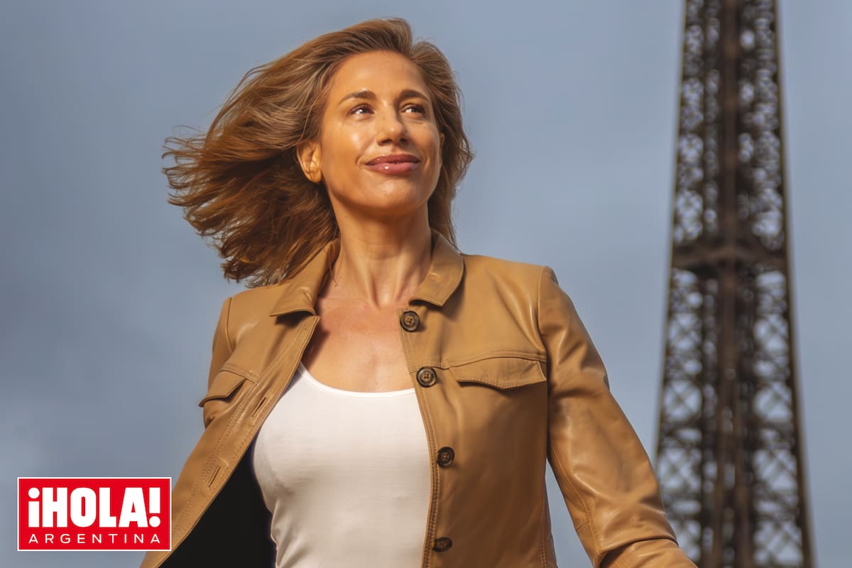 En París y con la Torre Eiffel de fondo, Alina Moine asegura estar viviendo un gran momento a nivel personal y profesional.