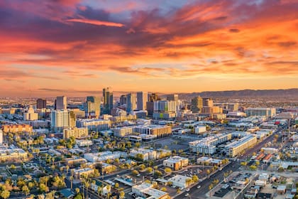 En Phoenix una familia necesitaría un salario de US$135.977 al año para vivir el sueño americano
