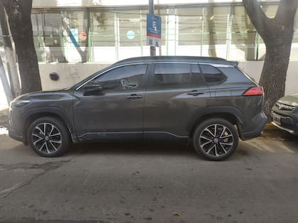 En Pilar, a una fiscal de La Libertad Avanza le rompieron el cristal antivandálico del auto