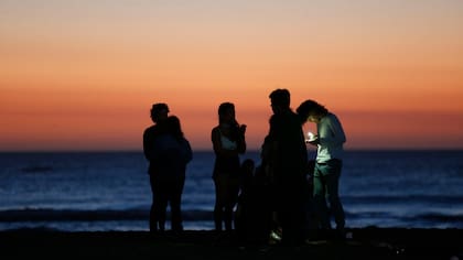 Los grupos de adolescentes suelen copar las playas durante el verano; es una época donde los riesgos se incrementan