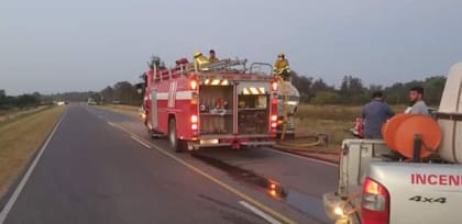 En plena acción, la dotación de Bomberos Voluntarios de Verónica