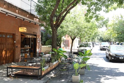 En plena ciudad de Buenos Aires, se encuentran rincones apacibles con los tiempos y el ritmo de los suburbios