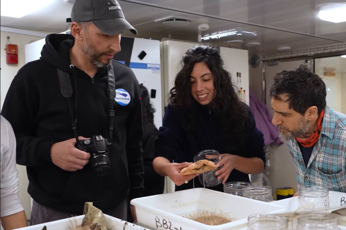 En plena expedición, Jessica Risaro y sus compañeros