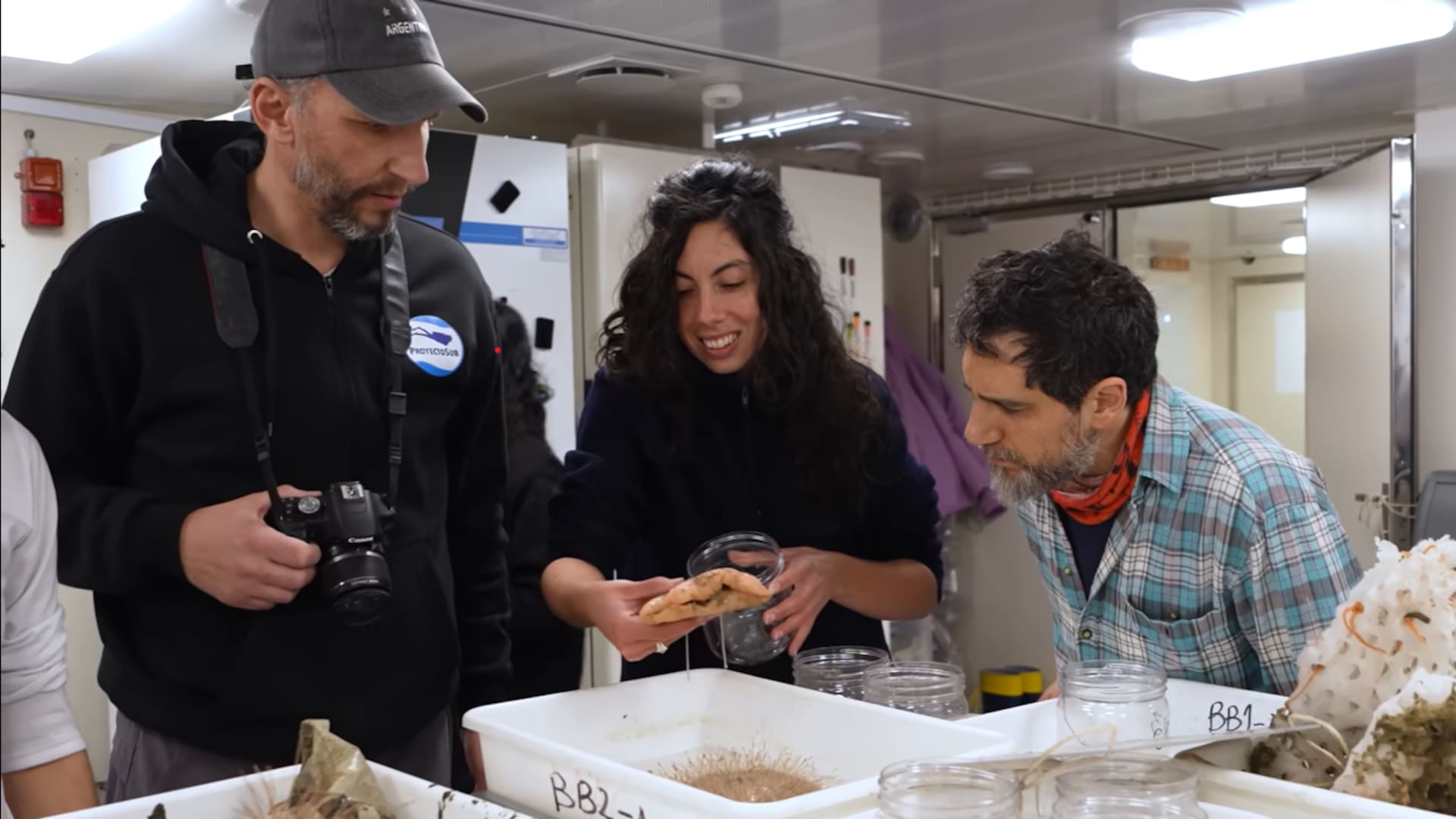 En plena expedición, Jessica Risaro y sus compañeros