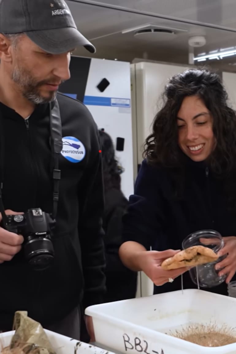 En plena expedición, Jessica Risaro y sus compañeros