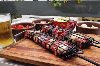 Las carnes también se asan al estilo brochette